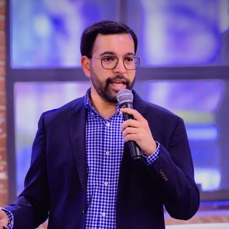 Dhruv Patwardhan speaking at a life sciences event